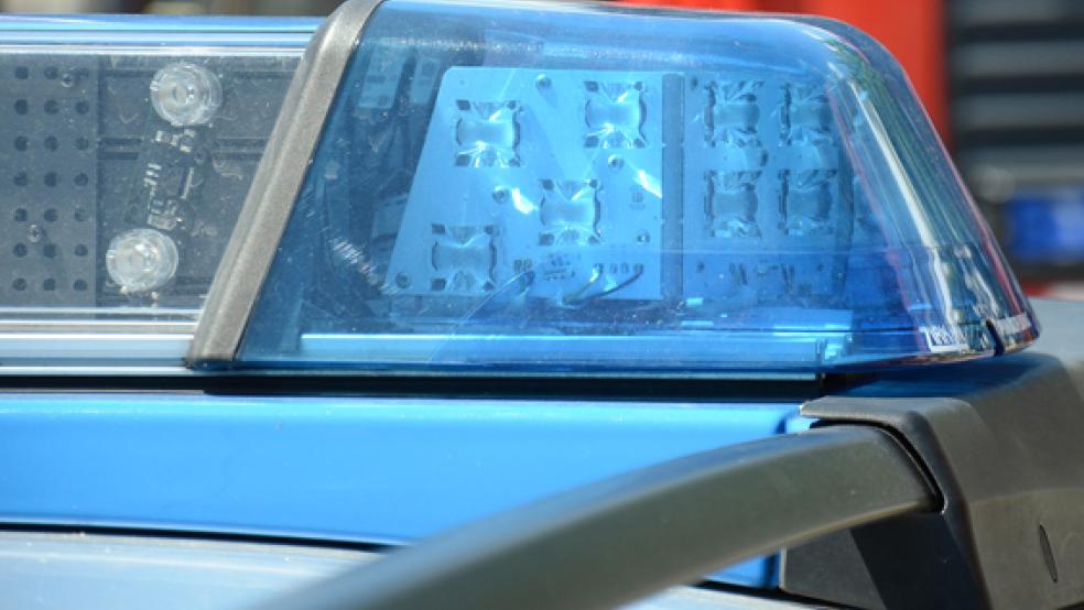 Die Polizei sucht nach vier jungen Männern, die in Leer einen 25-Jährigen verprügelt haben.  © Foto: Archiv