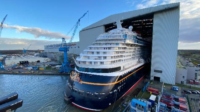 »Disney Wish« raus aus der Halle