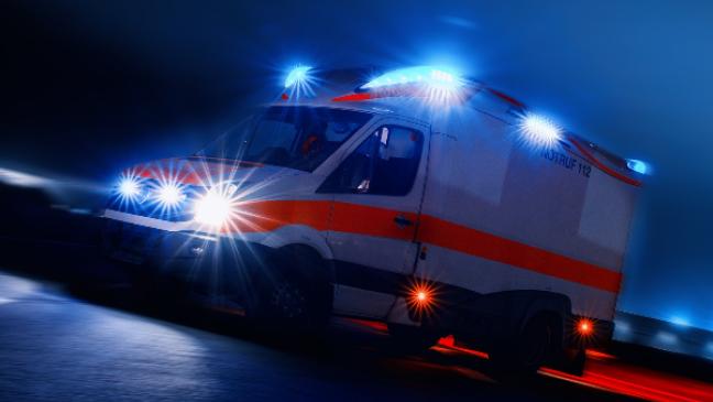 Messerstich in Bauch: 20-Jähriger schwer verletzt