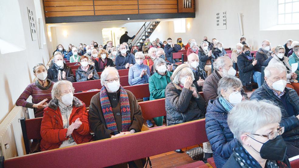 Das Interesse war groß: Rund 80 Zuhörer kamen in die evangelisch-reformierte Kirche.  © Fotos: Ammermann