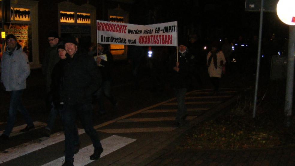 Wie in den Vorwochen, unser Bild entstand am Montagabend vor einer Woche, bewegte sich der Protestzug vom Denkmalsplatz über den Innenstadtring. © Foto: Szyska (Archivbild)