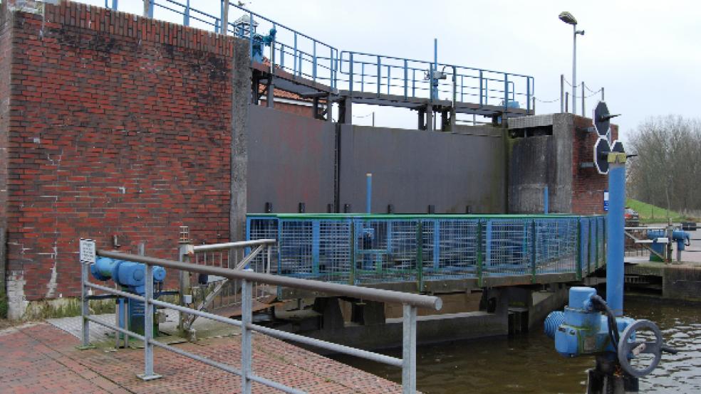 Die Betriebssicherheit der Weeneraner Schleuse soll laut Stadtverwaltung gewährleistet bleiben, eine grundlegende Sanierung wird allerdings aus Kostengründen verschoben. © Foto: Hoegen