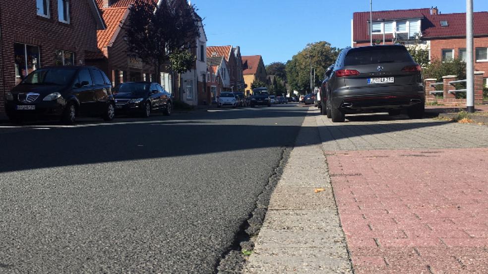 In der Neuen Straße in Weener ist gestern Abend eine allgemeine Verkehrskontrolle eskaliert. Ein Radfahrer hat einer Polizistin ins Gesicht geschlagen.  © Foto: Archiv
