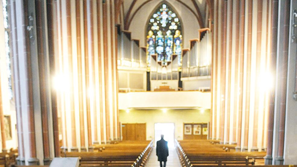 Die katholische Kirche befindet sich in einer schweren Krise. Nach der schleppenden Aufarbeitung von Missbrauchsfällen treten Gläubige aus. .  © Fotos: Wagner (dpa) & privat
