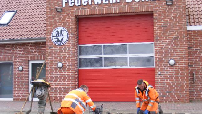 Rohrbruch vor dem Feuerwehr-Tor