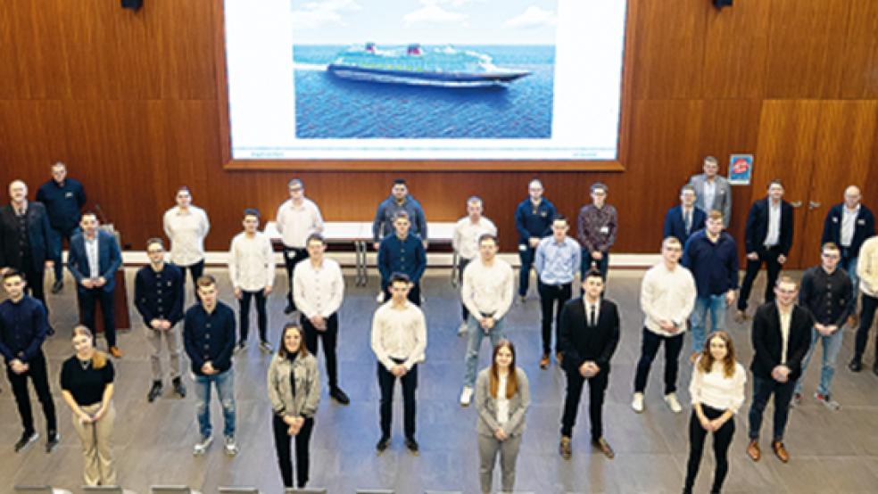 46 Auszubildende und fünf Duale Studenten sowie zwei Auszubildende von Ems PreCap und ein dualer Student von ND Coatings haben ihre Ausbildung erfolgreich abgeschlossen.  © Foto: Meyer Werft