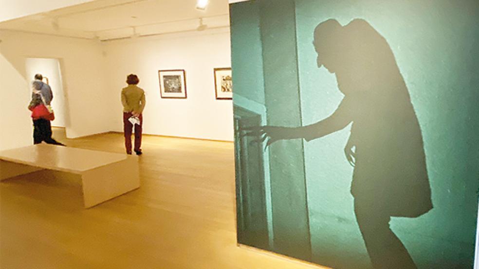 Schatten an der Wand: Die Silhouette des Vampir-Grafen Orlok aus »Nosferatu - Symphonie des Grauens« wird übergroß in der Ausstellung dargestellt.  © Foto: Hanken