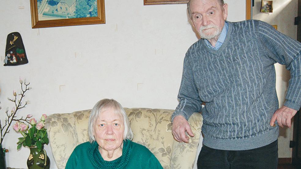 Annette und Wolfgang Spundflasche haben sich fast 37 Jahre um die Sammelschiffchen gekümmert.  © Fotos: Hoegen (2)/privat