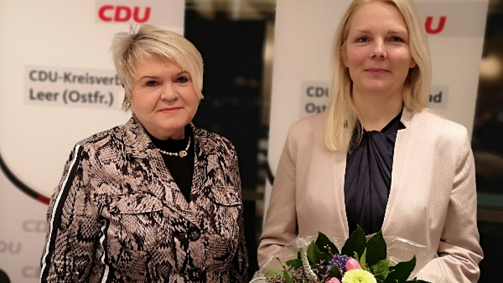 Silke Kuhlemann (rechts) tritt für die CDU bei der Landtagswahl im Wahlkreis 84 an. Neben ihr steht Gesa Groenewold. Sie ist die stellvertretende Kreisvorsitzende.  © Foto: CDU