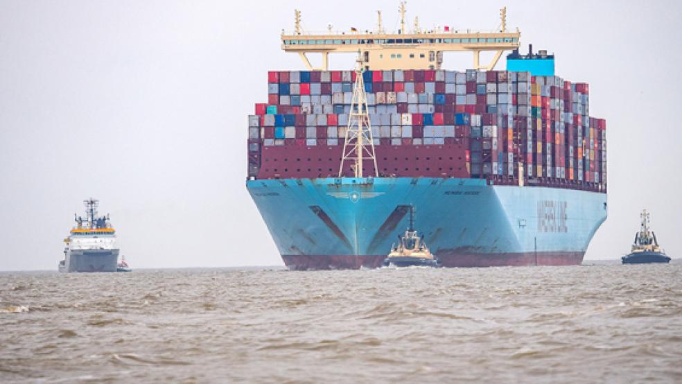 Rund drei Wochen nach der Havarie der »Mumbai Maersk« vor Wangerooge gibt es erste Ermittlungsergebnisse.<br />  © Foto: Schuldt (dpa)