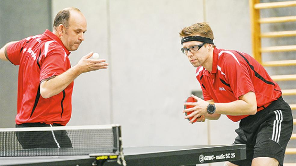 Für Jan Klaaßen und den SV Teutonia Stapelmoor könnte es mit dem letzten Spiel zum Gewinn der Meisterschaft in der 1. Bezirksklasse reichen.  © Fotos: Bruins