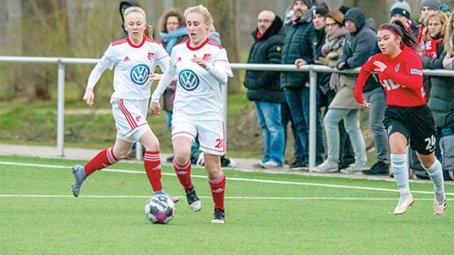 Auricherinnen erfolgreich in einem knüppelharten Spiel