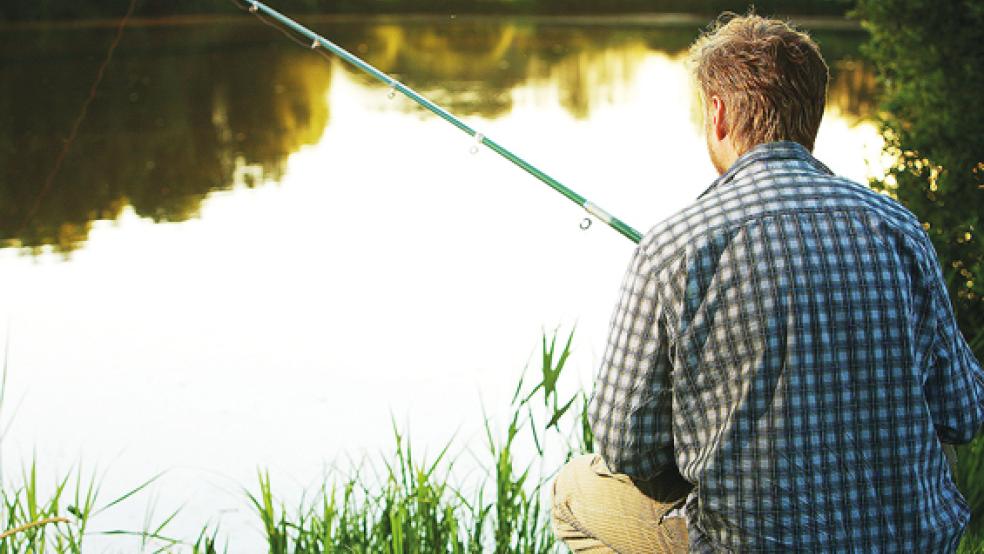 Um so eine Idylle beim Angeln genießen zu können, muss man unbedingt einen Erlaubnisschein vorweisen können.  © Foto: pixabay