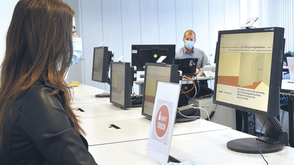 Beim TÜV Nord werden beim Ablegen der theoretischen Führerscheinprüfung immer wieder Betrugsversuche festgestellt - auch im Landkreis Leer.  © Foto: TÜV Nord