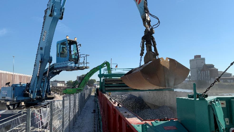 Kies und Splitt gehören neben Schrott und Torf zu den Gütern, die am häufigsten in Leer umgeschlagen wurden. © Foto: Stadtwerke