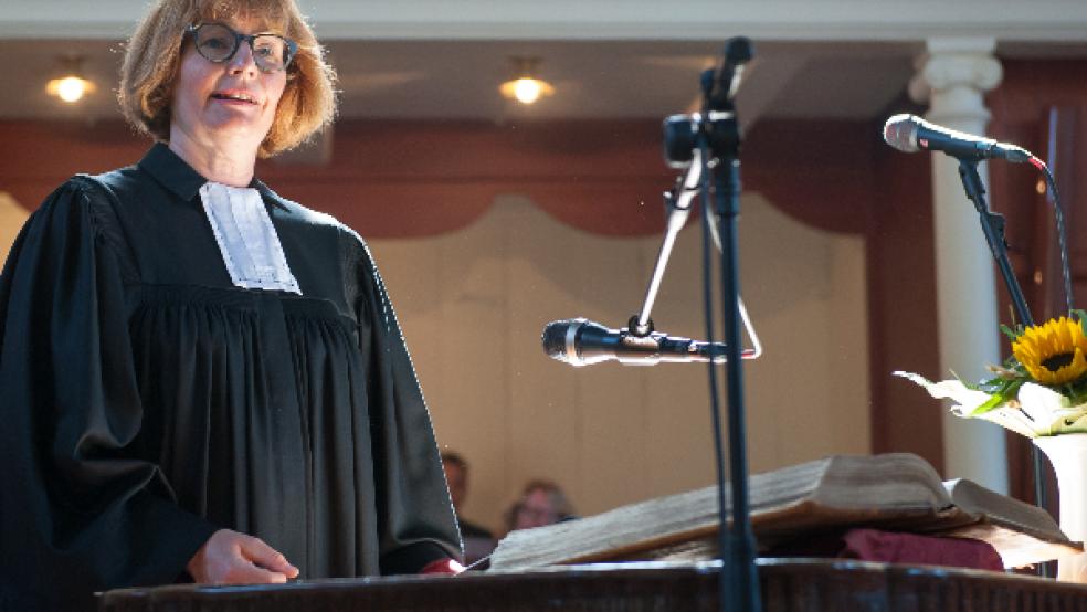 Die Präsidentin der Evangelisch-reformierten Kirchen, Susanne Bei der Wieden, predigte gestern in der Georgskirche in Weener und der Kirche in Vellage. Der Krieg in der Ukraine sei ein »Tabubruch«, sagte sie über Russlands Angriff. © Foto: Reformierte Kirche