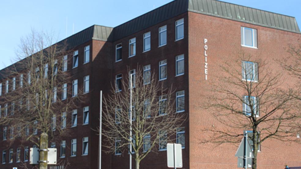 Ein merkwürdiges Gebaren legte eine junge Frau an den Tag, die zweimal Fenster der Polizeiinspektion beschmierte.  © Foto: RZ-Archiv