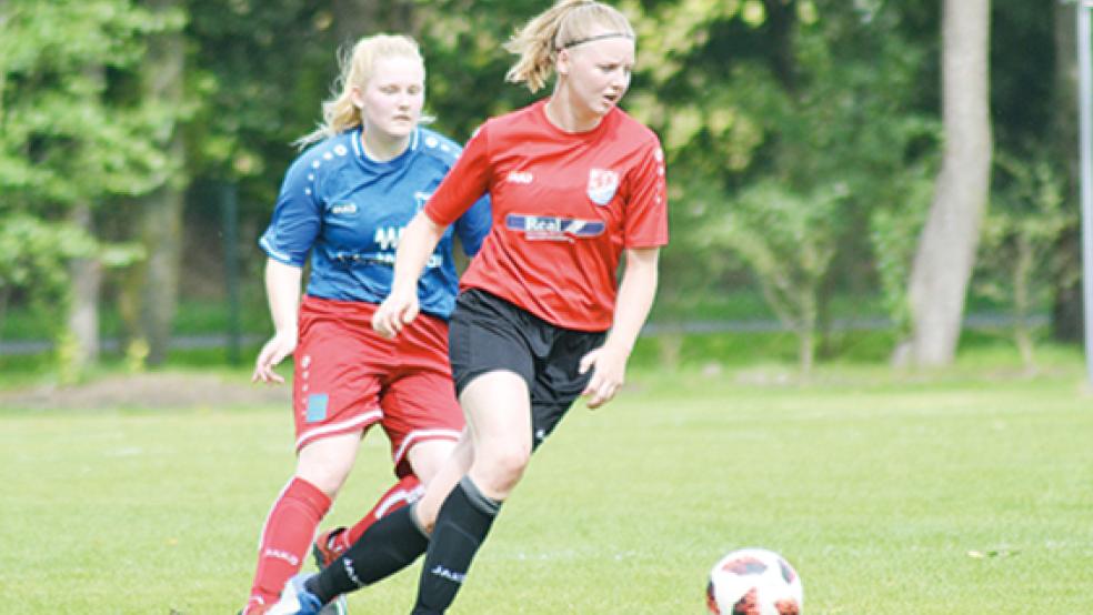 Lea Siemens (am Ball) aus Holthusen macht bei Oberligist SV TiMoNo nicht selten den Unterschied.  © Foto: privat