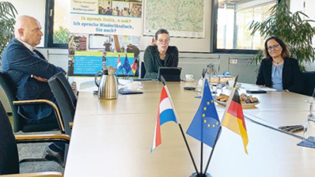 Festtag mit schwarzem Rand