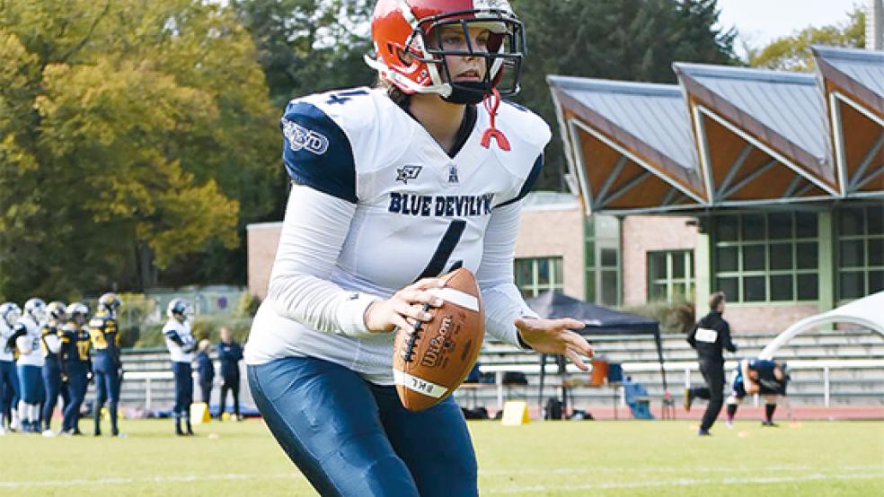 Im Bundesligateam der Hamburg Blue Devilyns ist Finja Neumann Quarterback.  © 