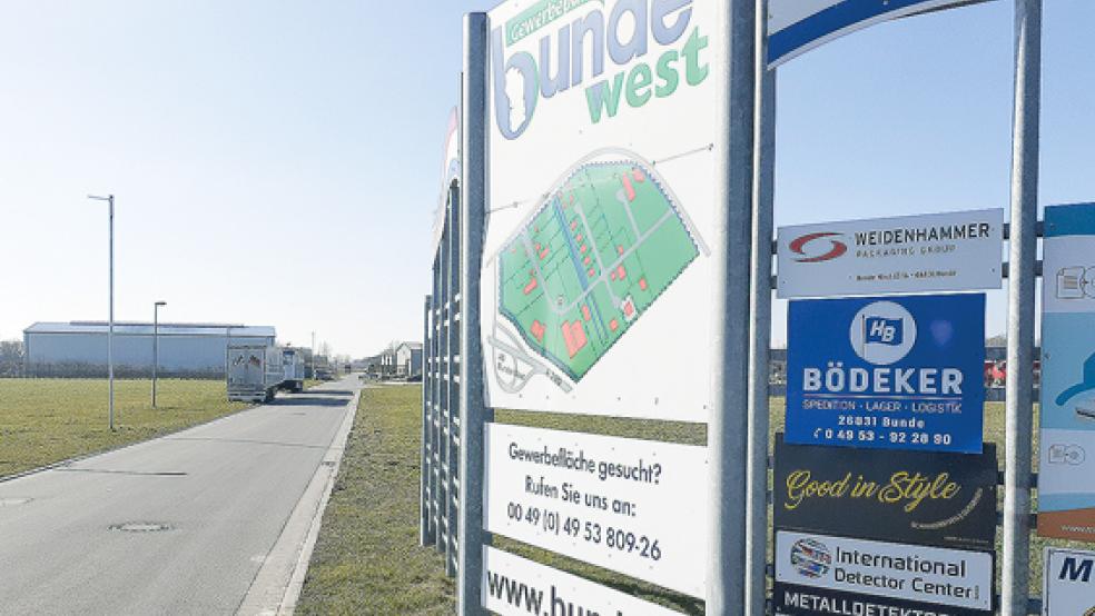 Das Gewerbegebiet »Bunde-West« soll um gut vier Hektar erweitert werden. Dafür wurde jetzt der Flächennutzungsplan geändert.  © Foto: Berents