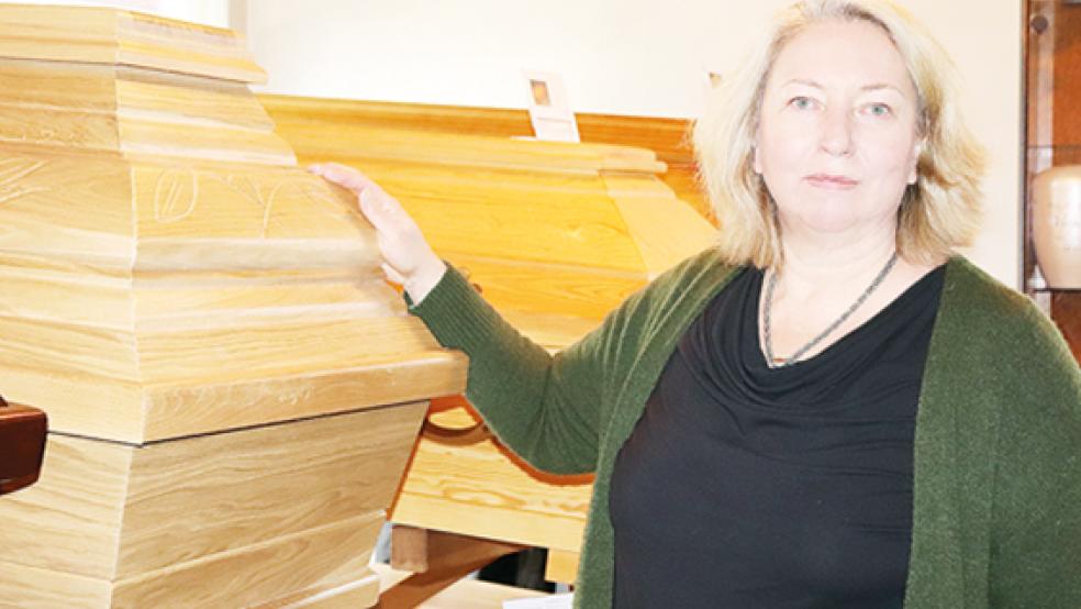 Susanne Smid entschloss sich mit 40 Jahren, die Schulbank zu drücken und den Beruf der Bestatterin zu erlernen. Sie führt einen Familienbetrieb in dritter Generation.  © Foto: Handwerkskammer