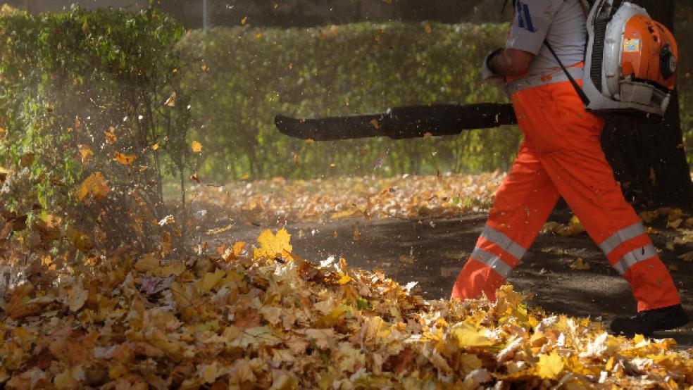 Ein Laubbläser der Marke 