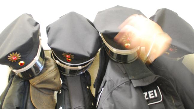 Messermann raubt Tankstelle aus