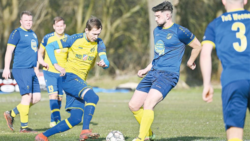Weener gegen Weener? Nein, der TuS spielte am Sonntag nicht etwa gegen die eigene 2. Herren, sondern gegen den SV Wittmund, der zwar keine Trikots mit nach Weener, aber doch drei Punkte mit nach Wittmund nahm.  © Foto: Bruins
