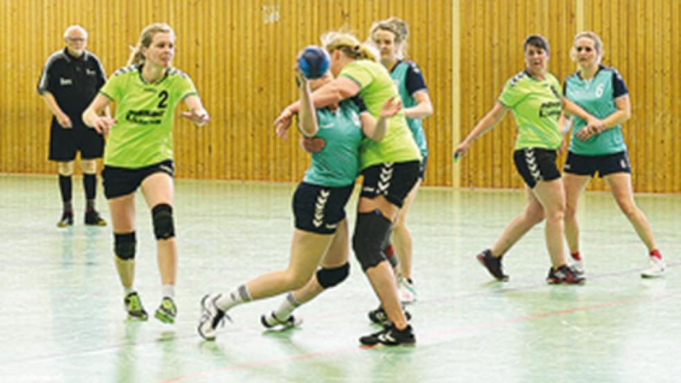 Völlenerfehn (in Grün) packte immer wieder hart zu.  © Foto: Born