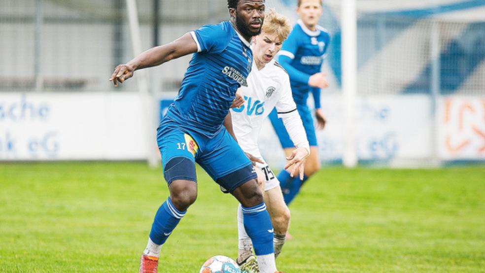 Ex-Germane Ibrahim Sillah erzielte in 18 Spielen fünf Tore für den BSV Kickers Emden und erhielt jetzt von seinem Heimatland die Einladung für die Nationalmannschaft.  © Foto: Doden