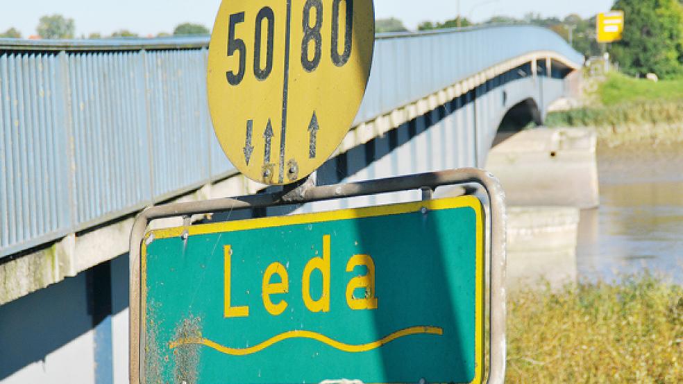 Die neuen Gewichtsbeschränkungen für die Nutzung der Ledabrücke gelten voraussichtlich ab Ende April.  © Archivfoto: Wieking