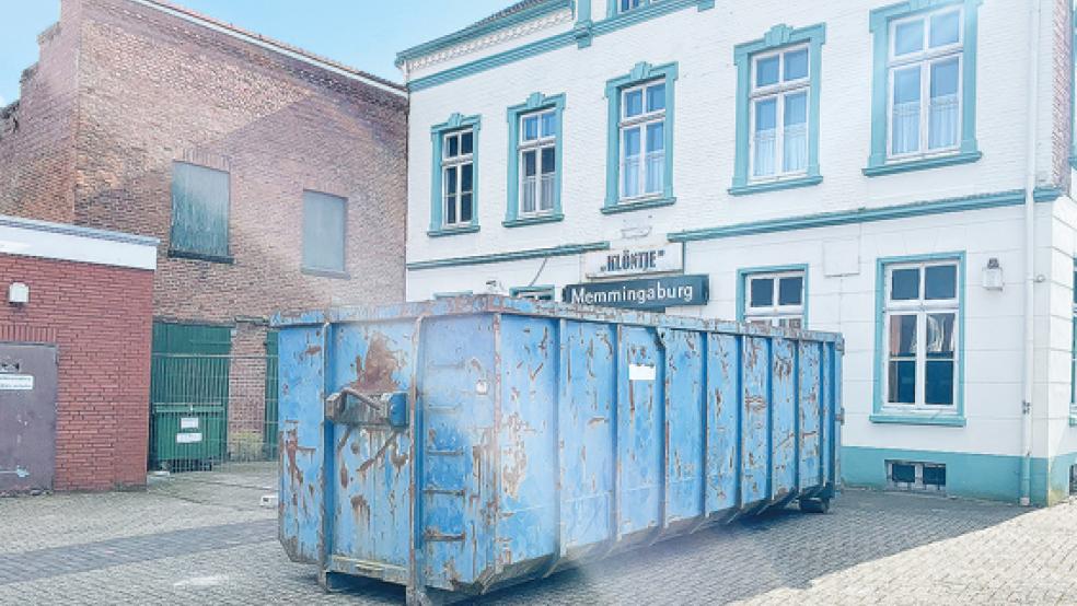 Der Container für den Bauschutt wurde bereits angeliefert.  © Foto: Meyer