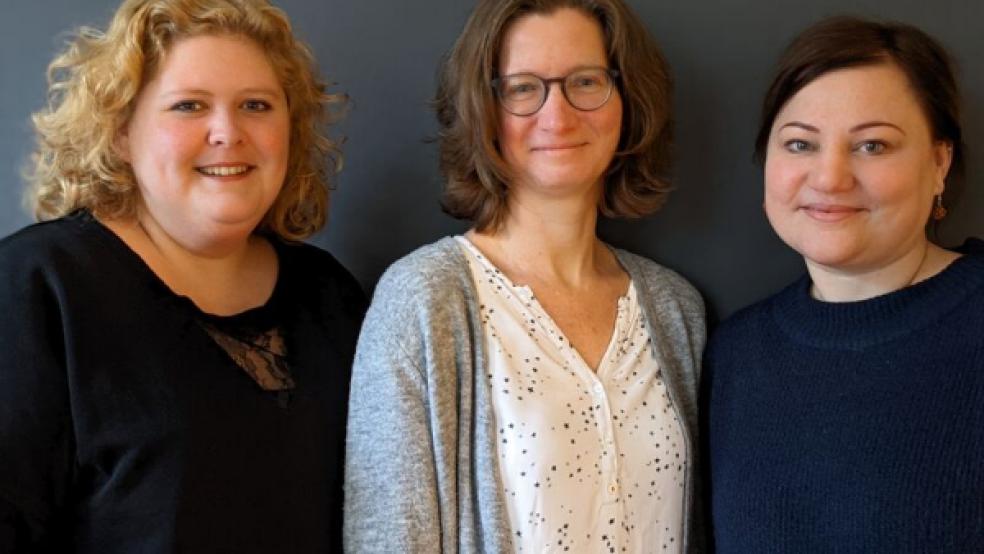 Das Trio der Selbsthilfe-Kontaktstelle des Landkreises Leer (von links): Anna-Lena Dannen, Susanne Kreienbrock und Ute Davids sind die Ansprechpartnerinnen für Betroffene von »Long Covid«-Erkrankungen. © Foto: Landkreis Leer