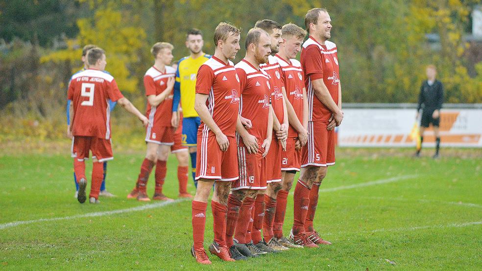 Seit dem Derby in Weener am 14. November warten die Jemgumer auf das, was noch kommen soll. Noch immer steht nicht fest, ob der SV Ems in der Auf- oder Abstiegsrunde startet.  © Foto: Born
