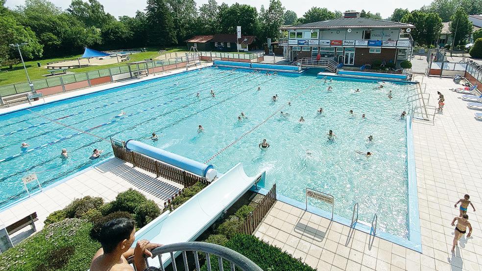 Rund 35.000 Gäste kamen 2021 ins Friesenbad nach Weener  © Archivfoto: Kuper