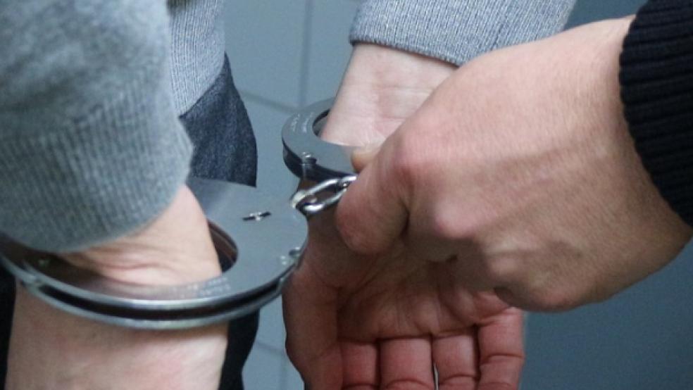 Die Polizei hat einen 54-jährigen Leeraner festgenommen, er wird verdächtigt, seinen 51-jährigen Mitbewohner getötet zu haben. © Foto: Pixabay (Symbolfoto)