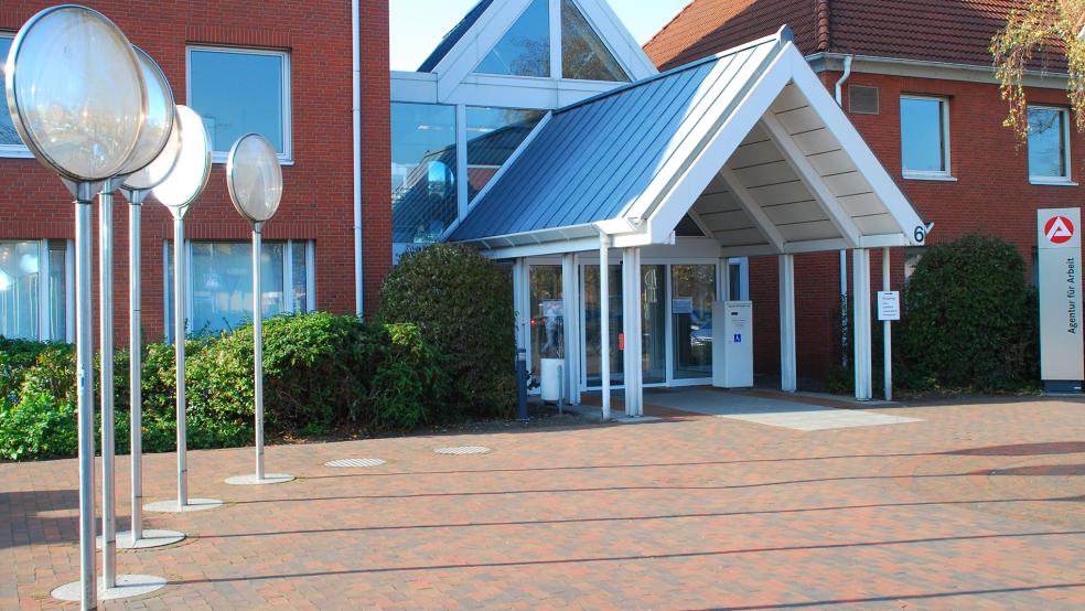 Die Agentur für Arbeit Emden-Leer berät Menschen, die sich beruflich verändern wollen, und Betriebe, die ihre Mitarbeiter qualifizieren möchten, um sich auf Zukunftsaufgaben vorzubereiten.  © Foto: Hanken