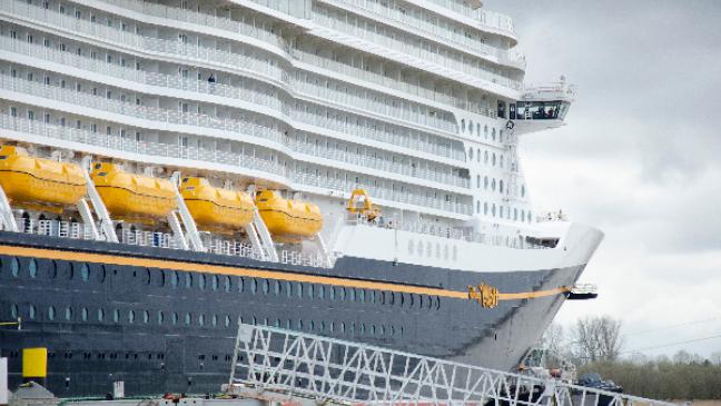 Disney Wish hat Eemshaven erreicht