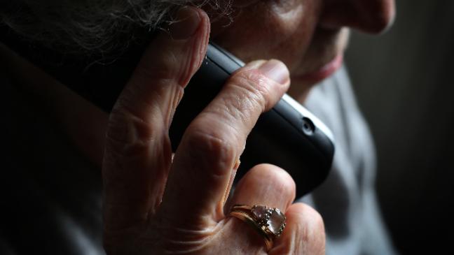 Seniorin wird Opfer von Betrügern