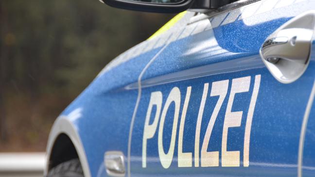 Radfahrer fährt in Fußgänger hinein