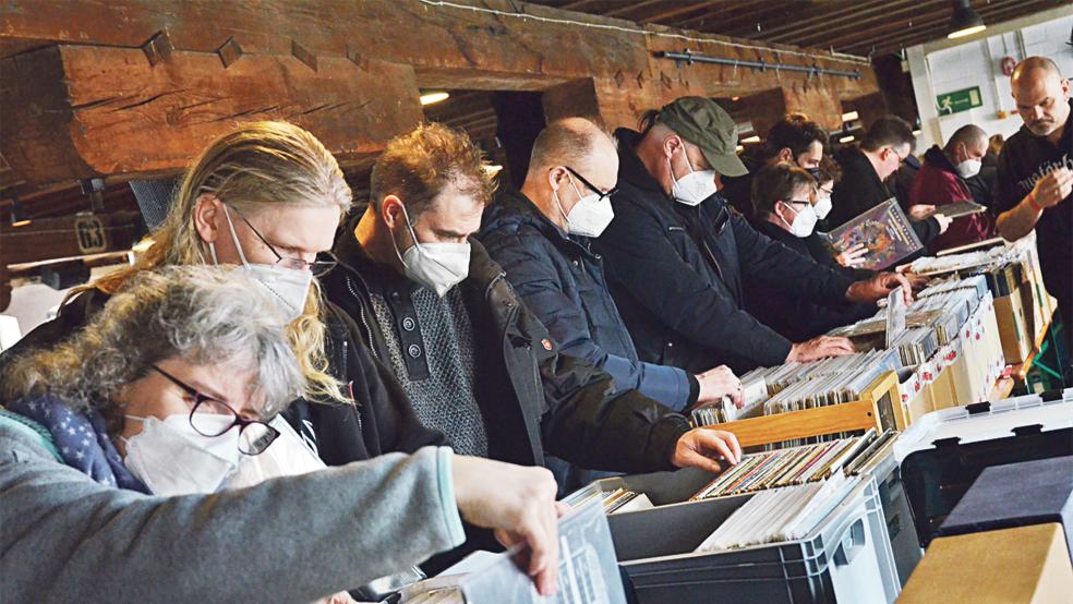 Knapp 300 Besucher kamen zu der achten Auflage der Plattenbörse ins Zollhaus.  © Fotos: Ammermann