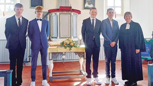 Vier Jugendliche in Weenermoor konfirmiert