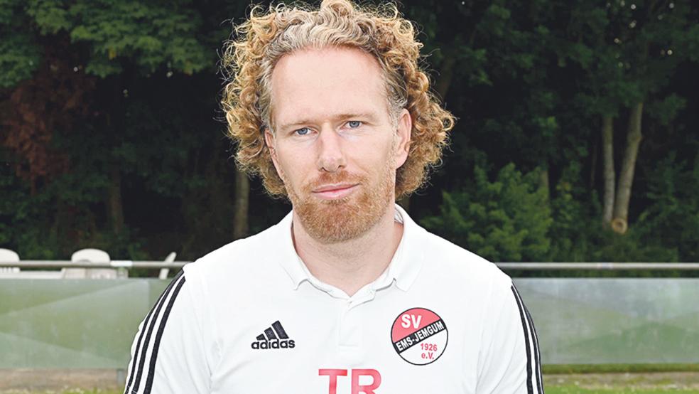 Trainer Jens Dannen fährt mit einer Rumpfelf nach Emden.  © Foto: Bruins