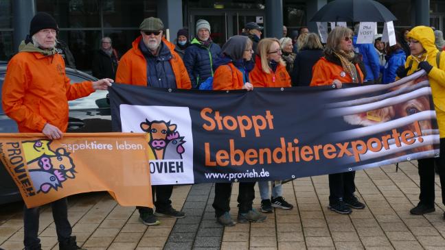 250 Menschen demonstrieren gegen Tiertransporte