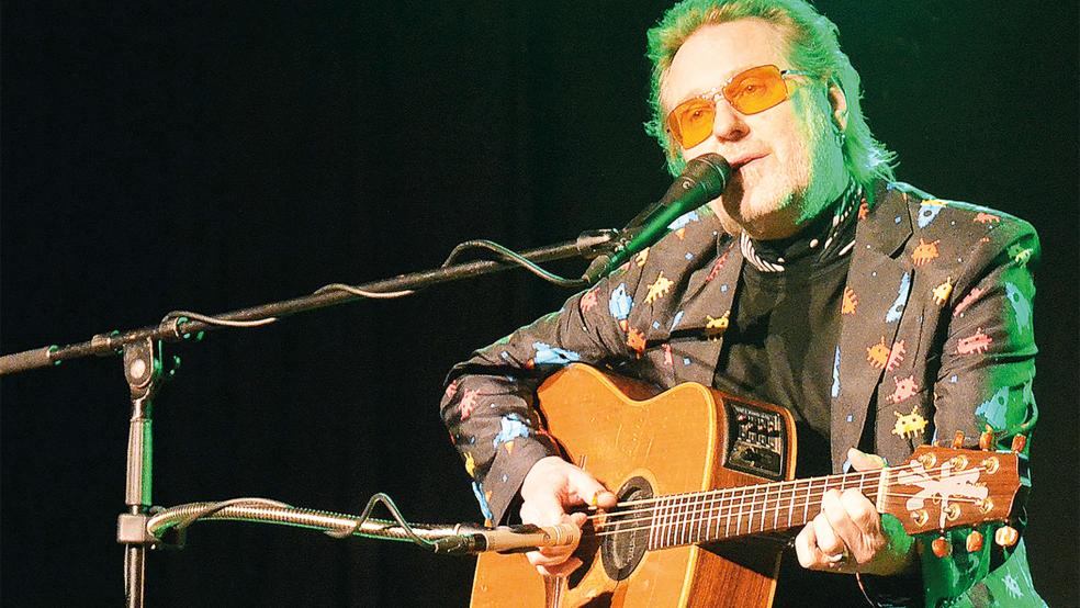 Gitarrist Stoppok spielte ein beeindruckendes Konzert im Zollhaus.  © Foto: Ammermann