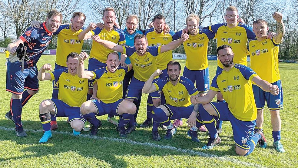 Ein glückliches Weeneraner Team feierte nach dem Spiel in Loquard seinen verdienten und hart erkämpften 1:0-Sieg.  © Foto: privat