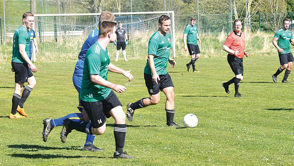 Thomas Kurpiel half im Heimspiel gegen Rhauderfehn/Langholt erneut aus.  © Foto: Born