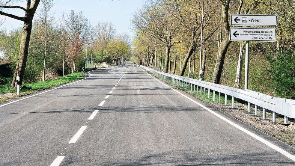 Die Bundesstraße zwischen der Jann-Berhaus-Brücke und der Deichstraße in Leer ist fertiggestellt.  © Foto: Wolters