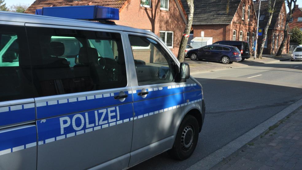 Die Polizei hat in der Augustenstraße in Leer eine Wohnung durchsucht. © Wolters